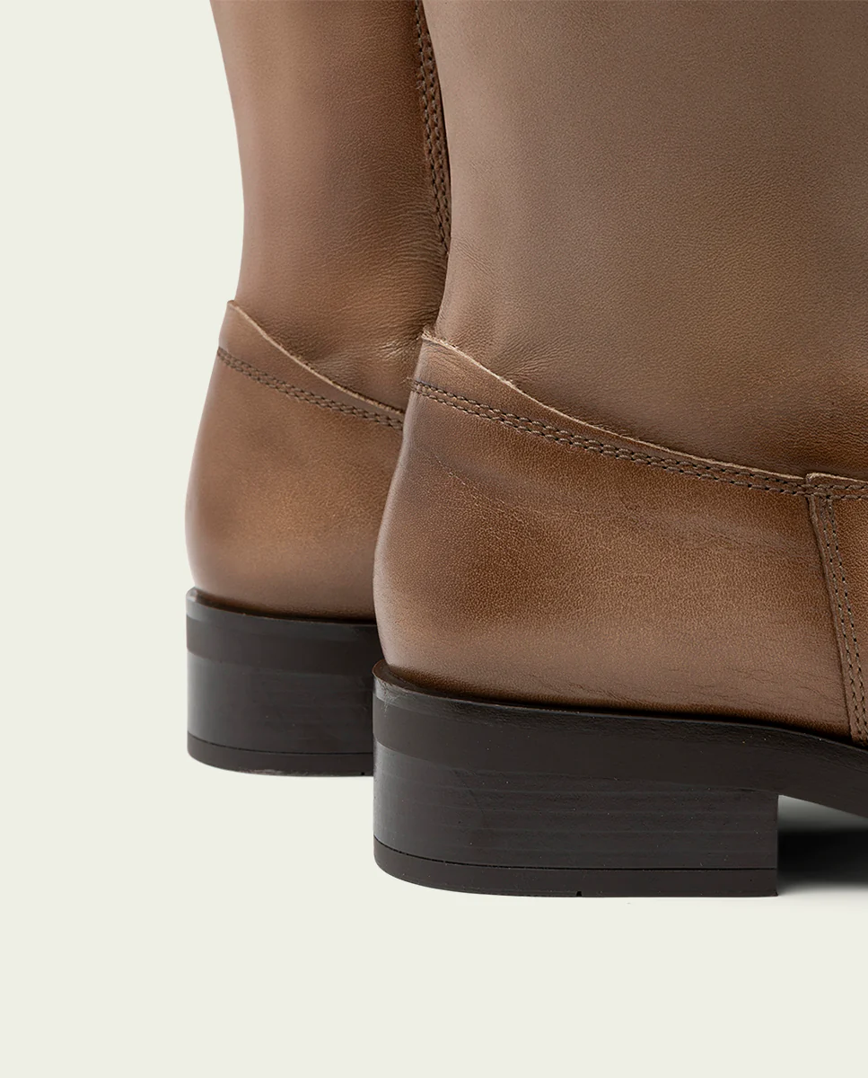 BOTAS ALTAS DE PIEL TAUPE CON CREMALLERA BELÉN - Image 5