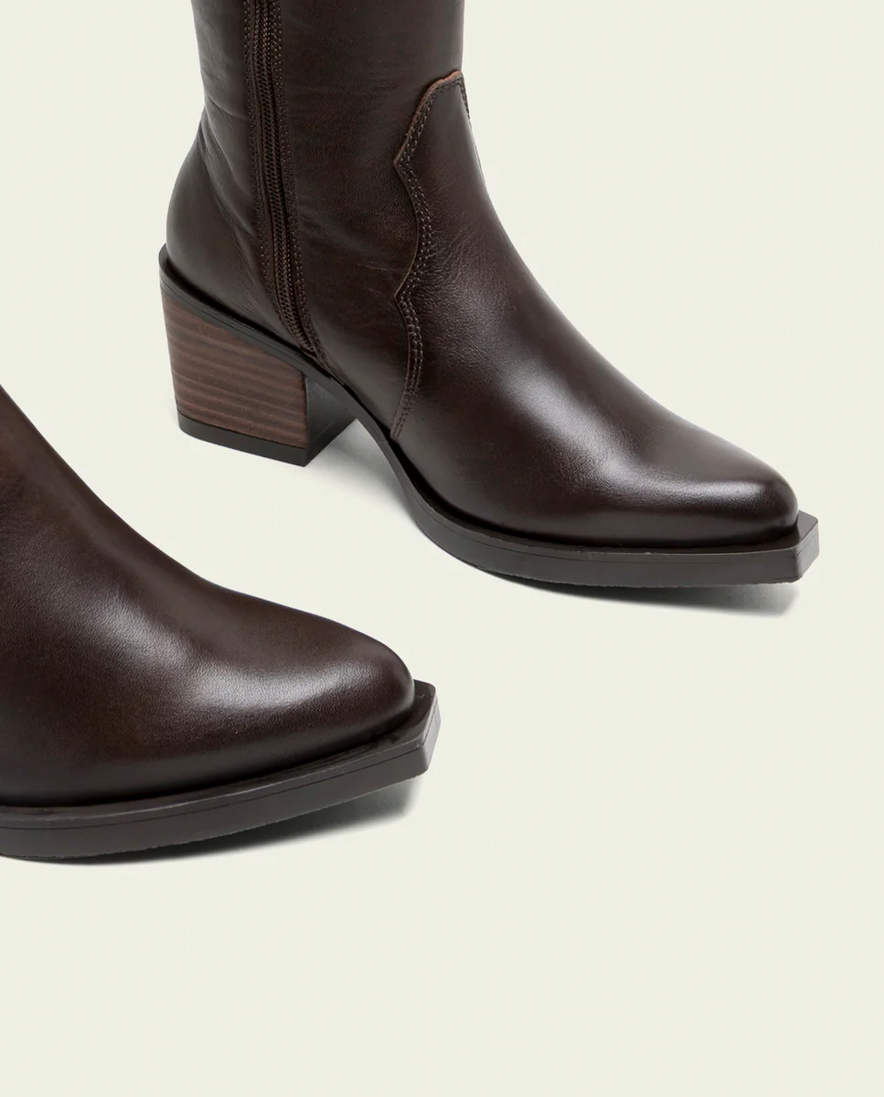 BOTAS COWBOY DE PIEL MOKA CON CREMALLERA FLORA - Image 6