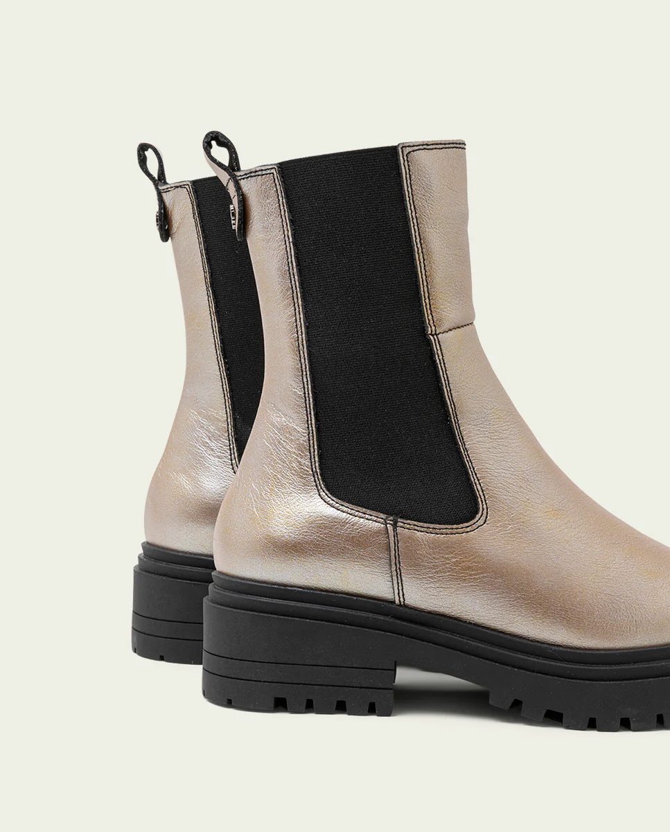 BOTINES DE PIEL METALIZADA PLATINO CON ELÁSTICOS CAMILA - Image 6
