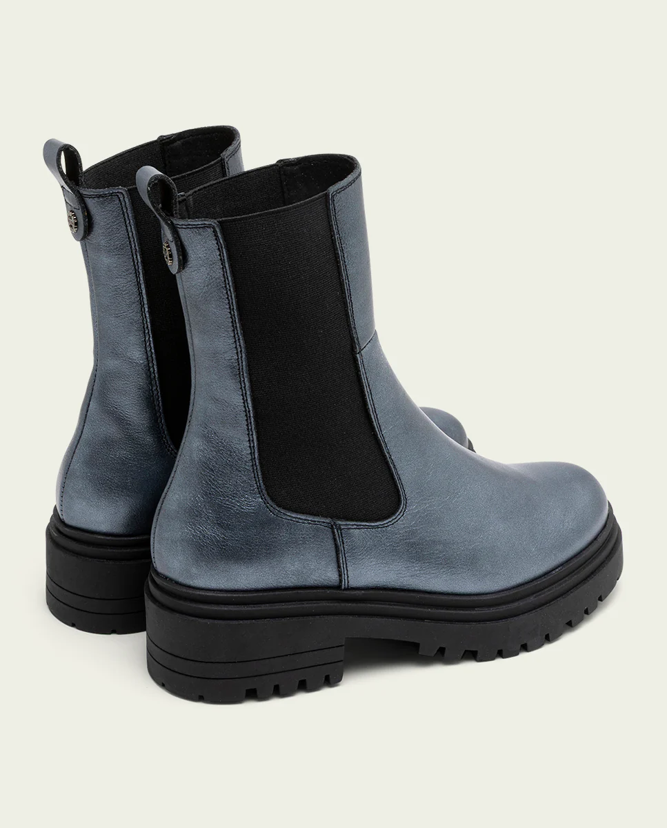 BOTINES DE PIEL METALIZADA PLOMO CON ELÁSTICOS CAMILA - Image 3