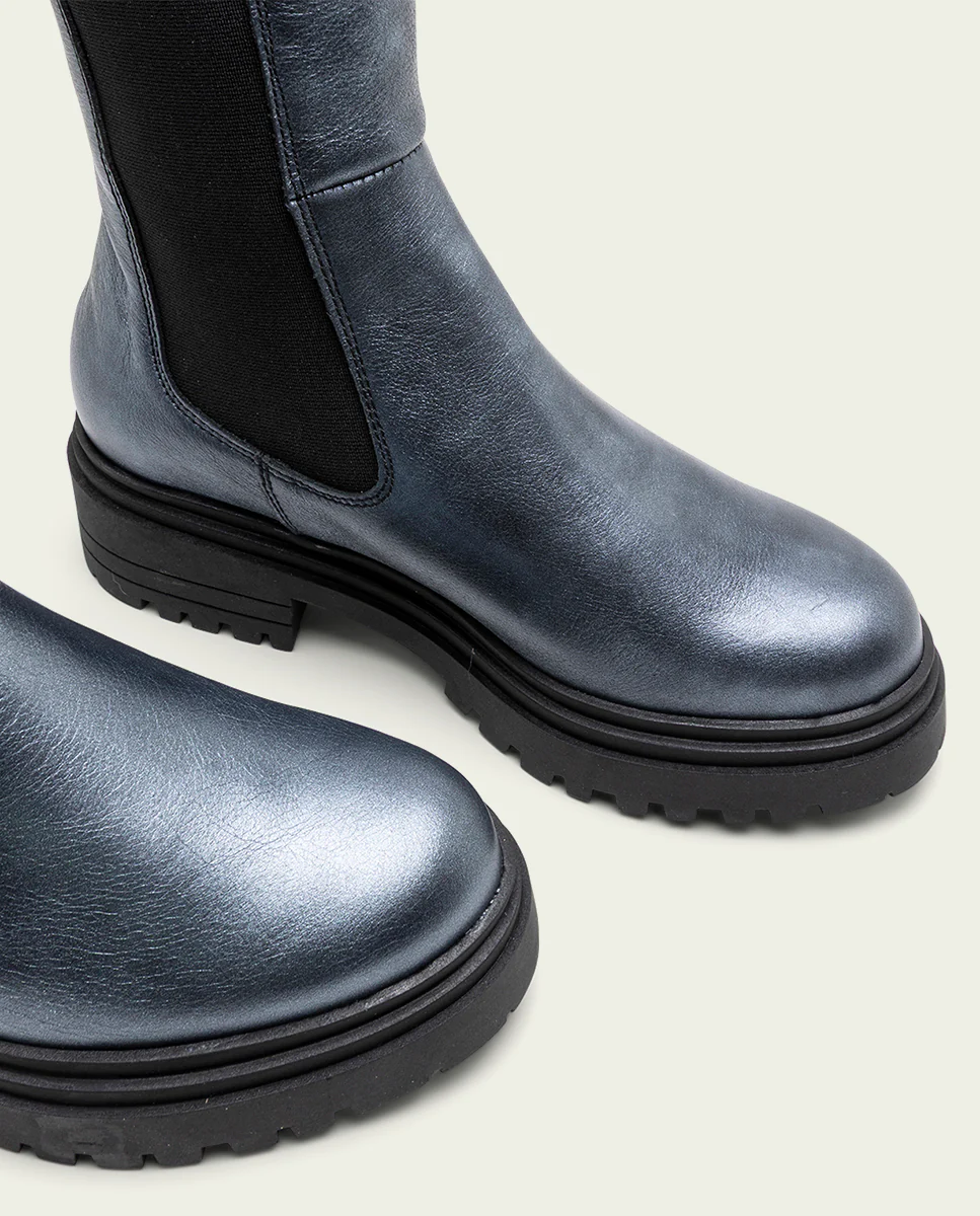 BOTINES DE PIEL METALIZADA PLOMO CON ELÁSTICOS CAMILA - Image 5