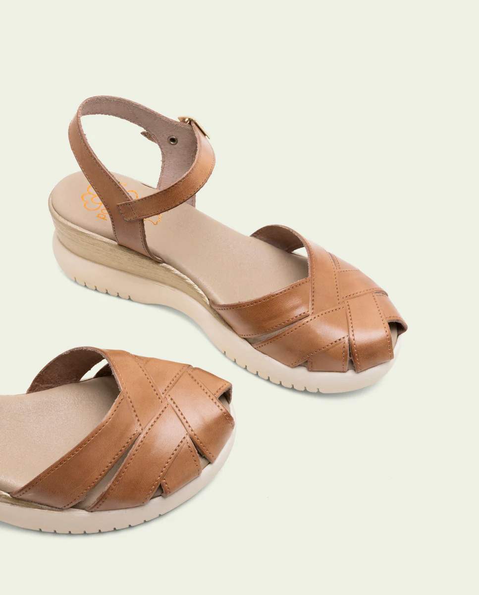 SANDALIA DE CUÑA DE PIEL EMILIA TAUPE - Image 4