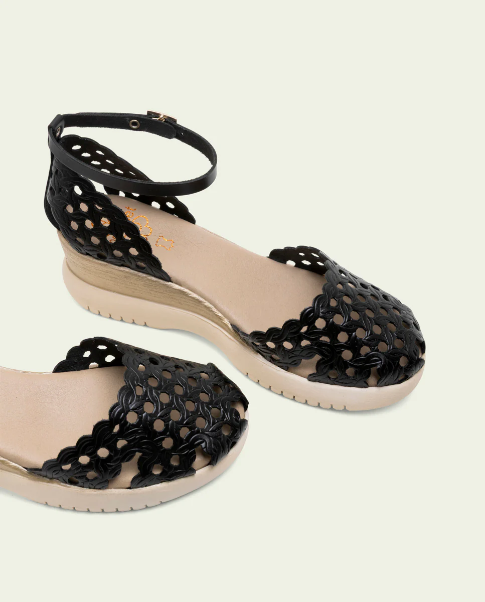 SANDALIA DE CUÑA DE PIEL TRENZADA EVA NEGRO - Image 4